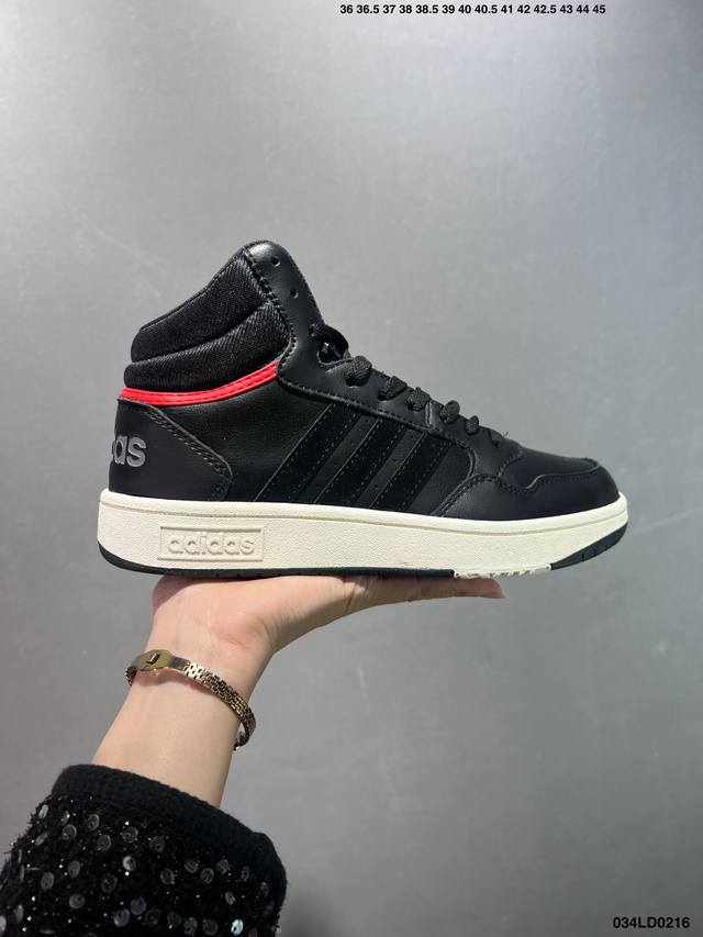 特价Adidad Hoops 3.0 百搭单品网球运动休闲高帮板鞋 灵感源自Adidas网球鞋履的丰富历史，将经典格调与摩登气质和剪裁融于一体。采用别致鞋面，裹