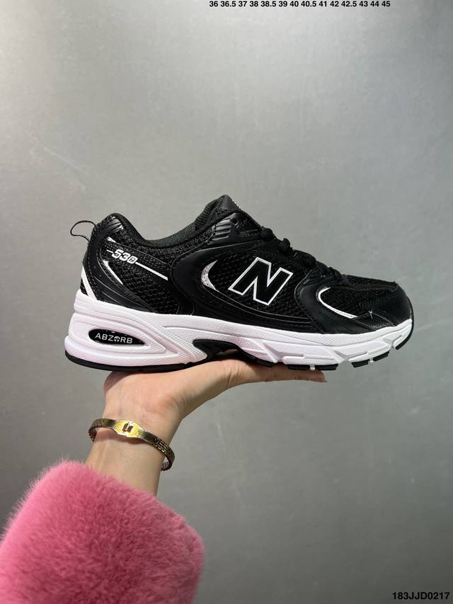 New Balance 530 复古跑鞋 小红书爆款 官网售罄 这双鞋确实是Nb家经典复古款式之一，以全新科技诠释，成功打造530鞋款，鞋面在保持530基本线条