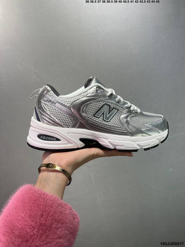 New Balance 530 复古跑鞋 小红书爆款 官网售罄 这双鞋确实是Nb家经典复古款式之一，以全新科技诠释，成功打造530鞋款，鞋面在保持530基本线条