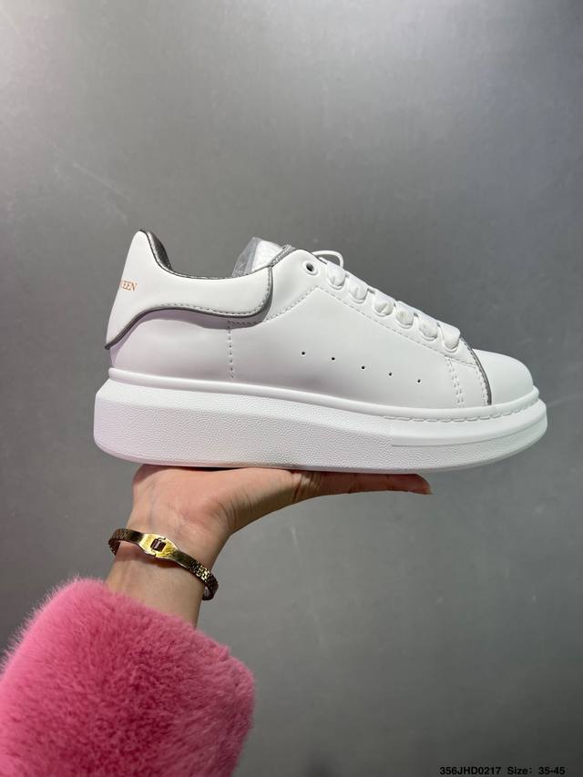 公司级意大利高奢品牌-亚历山大 麦昆Alexander Mcqueen Oversized Sneakers 低帮时装厚底休闲运动小白板鞋“皮革白钢笔蓝麂皮尾” - 点击图像关闭