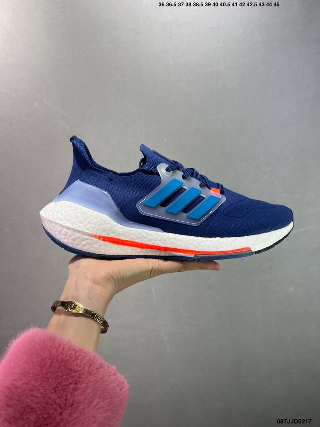 阿迪达斯Adidas Ultraboost Dna Ub21全掌爆米花休闲运动跑鞋。采用网材搭配反光皮革鞋面，配上Stretchweb网格外底和Boost中底，