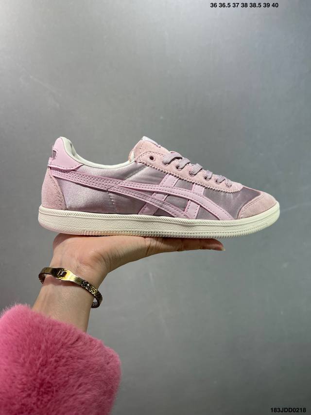 亚瑟士 Onitsuka Tiger Tokuten 复古低帮休闲跑鞋 炎夏必备 Tokuten的灵感来源于80年代的室内用鞋 T-Toe前足补强设计 室内鞋的