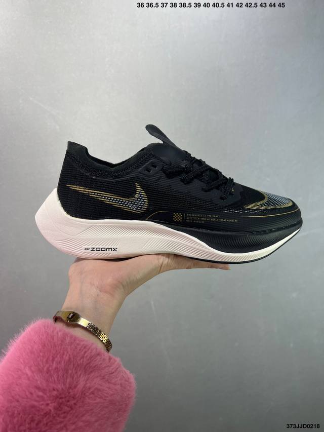 Nk Zoomx Vaporfly Next% 2 最强跑鞋这款新一代最强跑鞋在鞋面和鞋底都进行了全方位升级鞋面使用了全新 Vaporweave 科技这种类似蝉