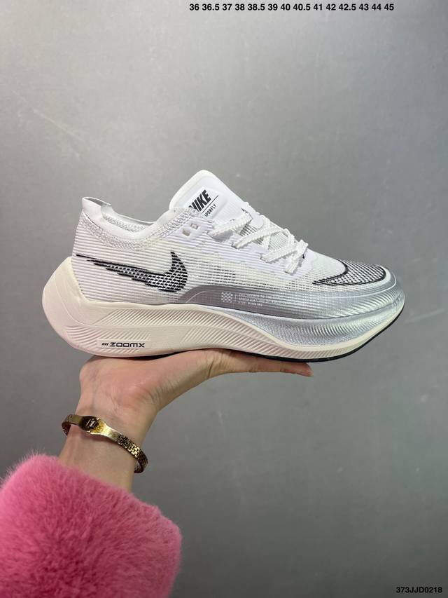 Nk Zoomx Vaporfly Next% 2 最强跑鞋这款新一代最强跑鞋在鞋面和鞋底都进行了全方位升级鞋面使用了全新 Vaporweave 科技这种类似蝉