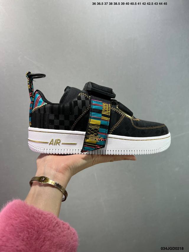 真标耐克Nike Air Force 1 Utility 空军一号低帮百搭休闲运动板鞋。柔软、弹性十足的缓震性能和出色的中底设计，横跨复古与现代的外型结合，造就