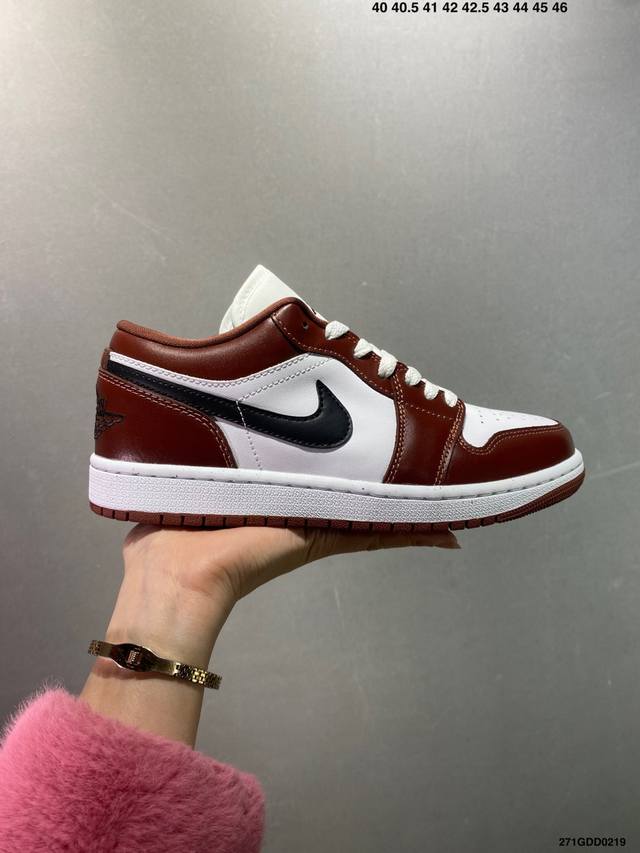 公司级Nike Air Jordan 1 Low Aj1乔1低帮休闲板鞋 同步官方配色 头层皮打造 正确满胶鞋垫 四线拉帮 原厂织唛标 鞋舌高弹海绵填充 官方货