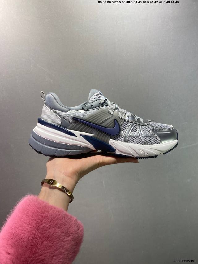 公司级Nike V2K Runtekk 减震防滑复古低帮跑步鞋 材质上使用大面积网眼 皮革 Tpu 组成 支撑和透气性肯定不错 中底处由 Cushlon 泡绵打 - 点击图像关闭