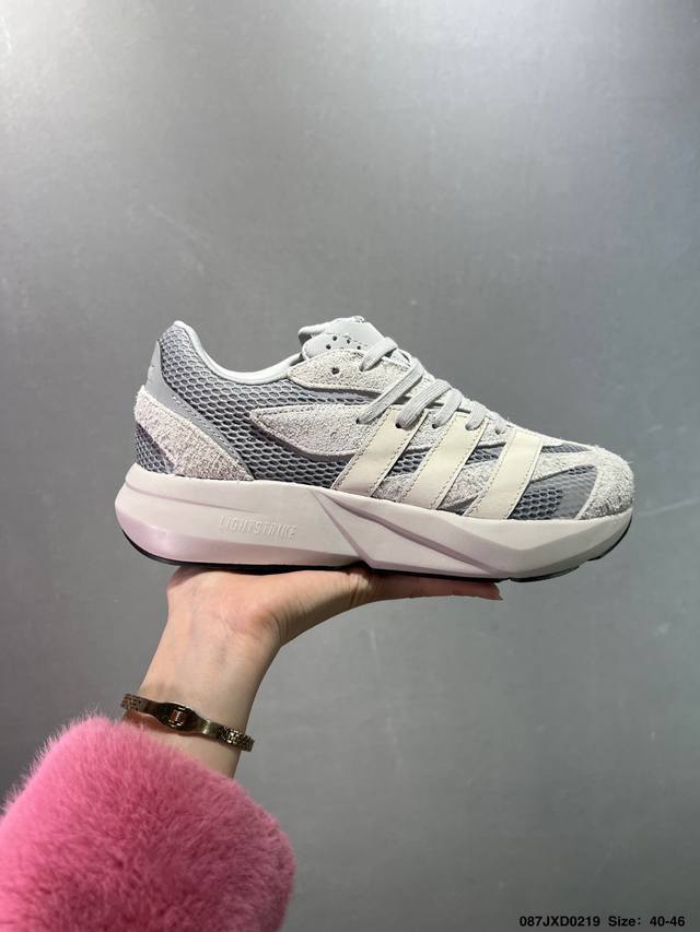 公司级Adidas Lightblaze 舒适防滑 新款阿迪达斯低帮跑步鞋 极致轻盈的Lightweight Upper设计 带来近乎裸足的舒适体验 中底采用尖