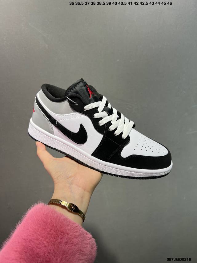 Air Jordan 1 Low Aj1乔1低帮休闲板鞋 同步官方配色 市场唯一独家头层皮打造 原鞋原档案开发 原厂皮料 原档冲孔鞋头 正确满胶鞋垫 四线拉帮