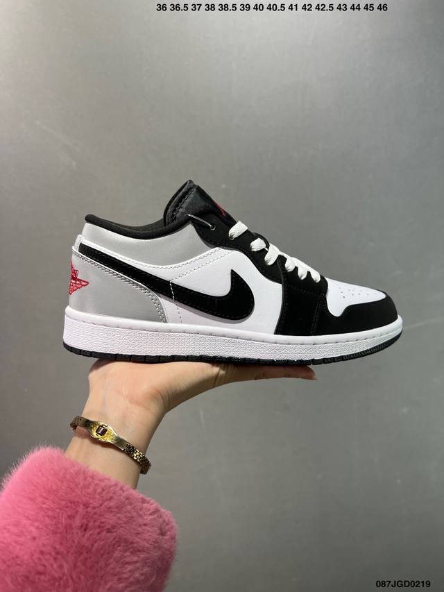 Air Jordan 1 Low Aj1乔1低帮休闲板鞋 同步官方配色 市场唯一独家头层皮打造 原鞋原档案开发 原厂皮料 原档冲孔鞋头 正确满胶鞋垫 四线拉帮