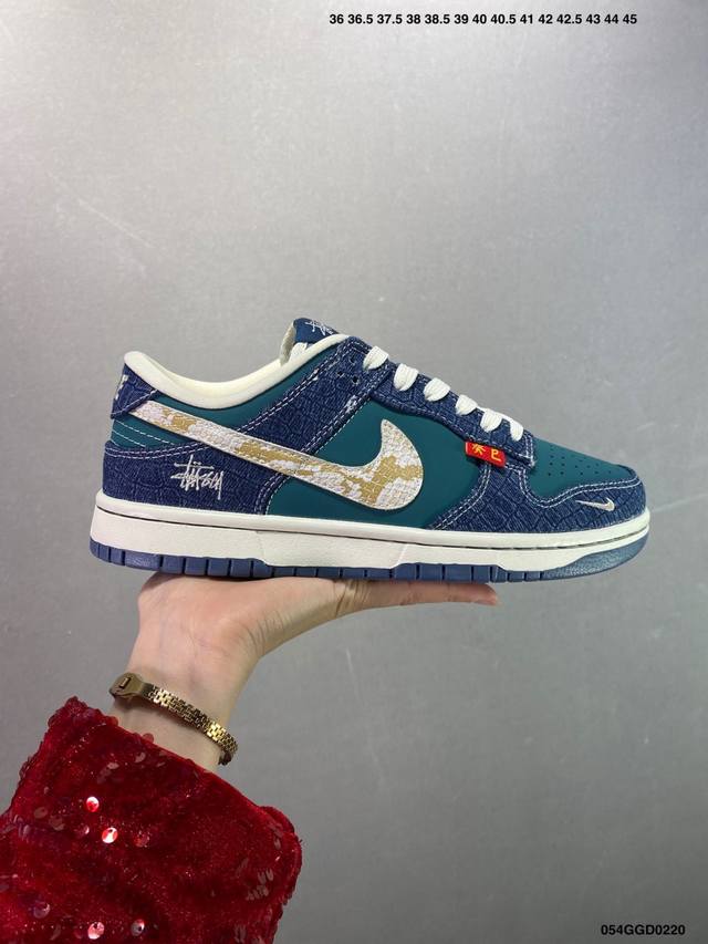 公司级Nike Dunk Sb Low 定制配色 定制Dunk Sb 具有经典的Dunk血缘，又注入了更多的时尚元素。相较于普通的Dunk滑板鞋，改良版的Dun