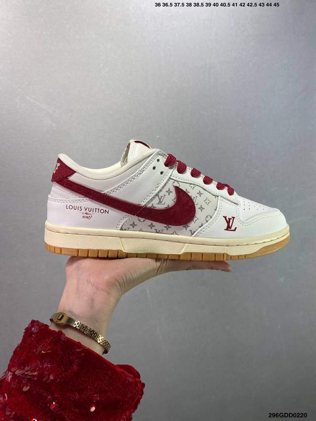 核心私 Nike Dunk Sb Low 定制配色 定制Dunk Sb 具有经典的Dunk血缘，又注入了更多的时尚元素。相较于普通的Dunk滑板鞋，改良版的Du