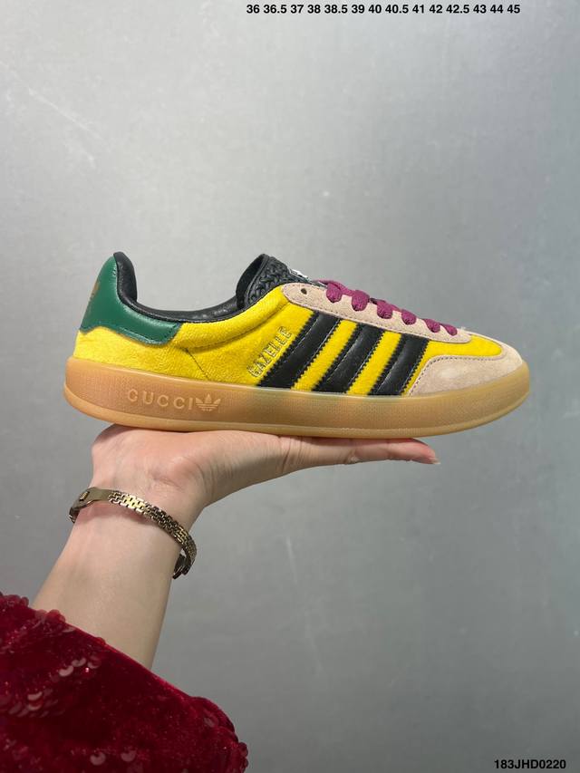 Adidas 阿迪达斯 男女鞋半码制，采用翻毛皮与牛剖革鞋面材质，皮革内里贴缓震Pu乳胶脚垫，外置耐磨大底 “复古运动”最新跨界联名，意大利奢侈品牌-古驰Guc