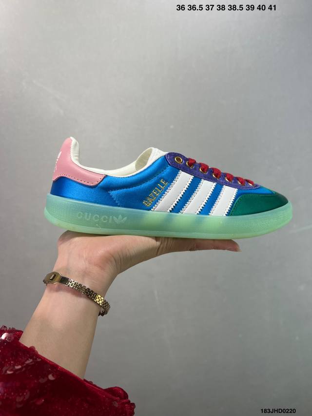 Adidas 阿迪达斯 男女鞋半码制，采用翻毛皮与牛剖革鞋面材质，皮革内里贴缓震Pu乳胶脚垫，外置耐磨大底 “复古运动”最新跨界联名，意大利奢侈品牌-古驰Guc