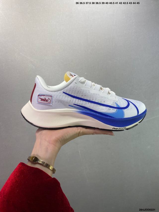 公司级耐克Nike Air Zoom Pegasus 39 Prm 该鞋款出色传承跑者挚爱的贴合度和脚感，搭配全新的前足缓震配置和泡棉，塑就非凡灵敏响应性能，是 - 点击图像关闭