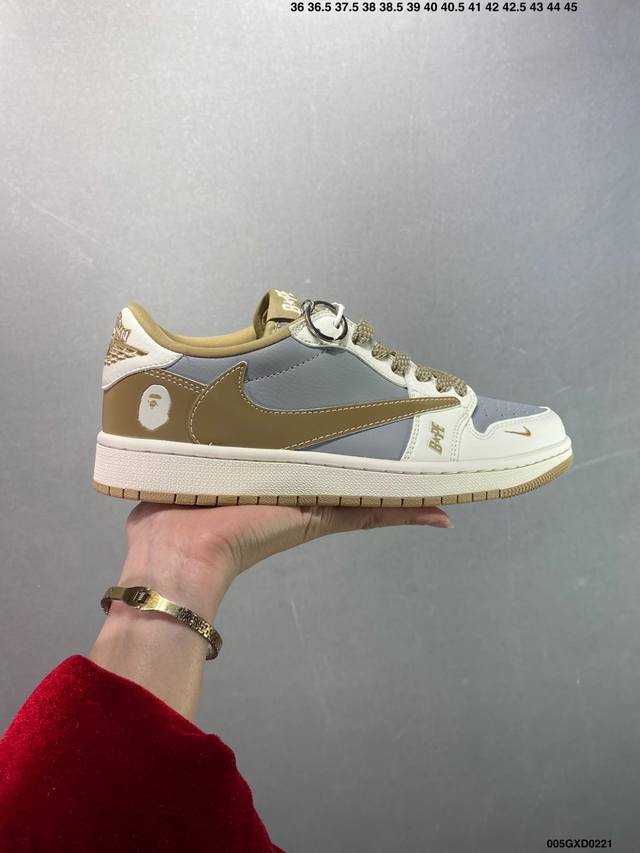 公司级Bape X Air Jordan 1 米灰卡其 此款主张打破传统的工业化流水线设计限制，以Made By Ideas的超级创意为理念，集结众多潮流设计师