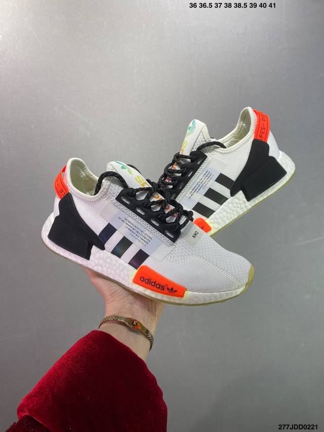 特价Adidas Boost Nmd R1 系列 弹力针鞋织面 原高 装弹Boost颗大粒底 缓震能性卓越 体质盈轻且抗冲击 整 双鞋子的透气和性舒适完度美！