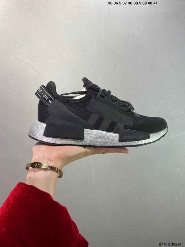 特价Adidas Boost Nmd R1 系列 弹力针鞋织面 原高 装弹Boost颗大粒底 缓震能性卓越 体质盈轻且抗冲击 整 双鞋子的透气和性舒适完度美！