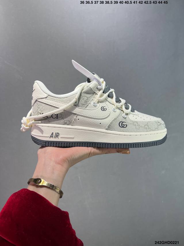 公司级Nike Air Force1 全新配色 #原楦头原纸板 打造纯正空军版型 #专注外贸渠道 全掌内置蜂窝气垫 #原盒配件 原厂中底钢印、拉帮完美 货号：X