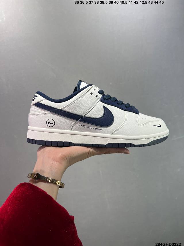 公司级Fragment X Nike Dunk Low 蓝 此款设计灵感来源于轻定制，用符合美学逻辑的色彩作为设计的基石，整体简约而不简单，樱桃作为整体设计的点