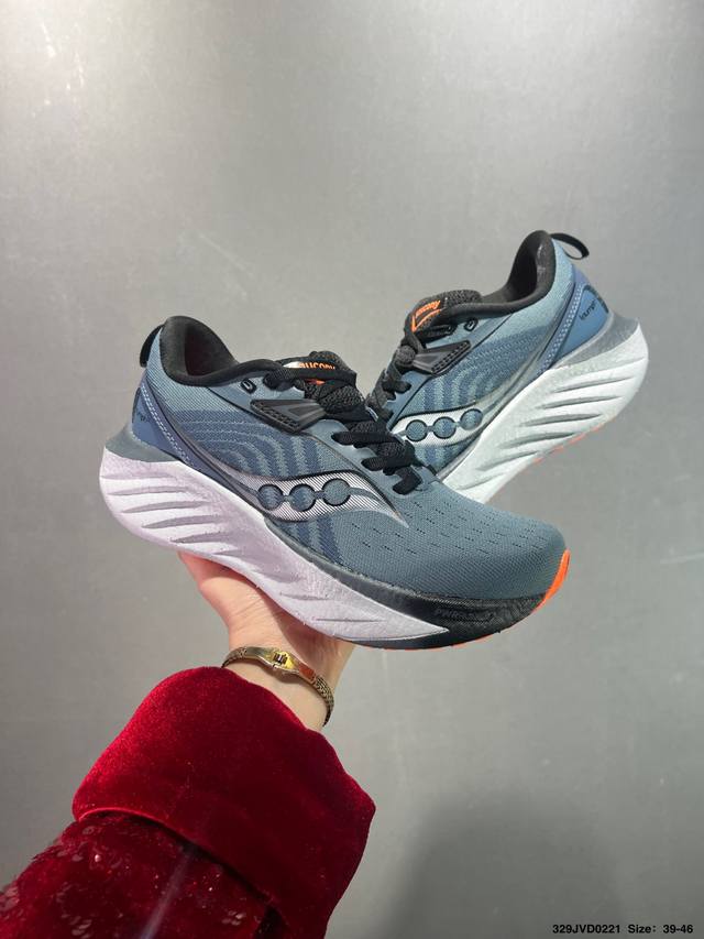 公司级 Saucony Triumph 索康尼胜利旗舰级缓震型跑鞋 性能相比前几代再升级：鞋面采用全新升级的工学网设计 贴合脚部更透气 中底部分使用最新的Pwr