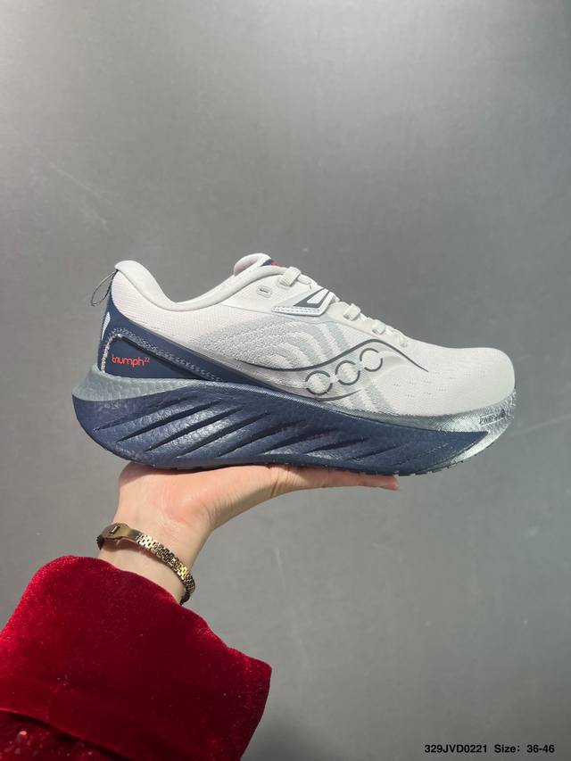 公司级 Saucony Triumph 索康尼胜利旗舰级缓震型跑鞋 性能相比前几代再升级：鞋面采用全新升级的工学网设计 贴合脚部更透气 中底部分使用最新的Pwr