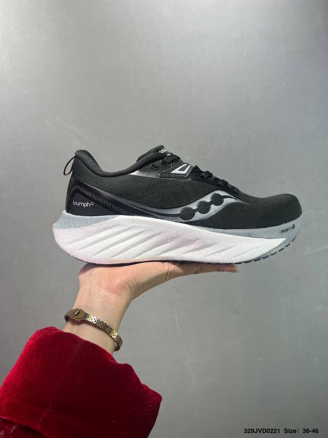 公司级 Saucony Triumph 索康尼胜利旗舰级缓震型跑鞋 性能相比前几代再升级：鞋面采用全新升级的工学网设计 贴合脚部更透气 中底部分使用最新的Pwr