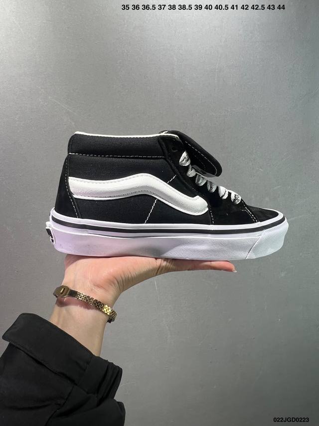 Vans Classics Knu Skool 苏格兰格纹拼接 厚鞋舌面包鞋 Vans联名超火的土豆鞋，复古经典，鞋头放大、包边上移加厚、鞋舌加厚。Vans C