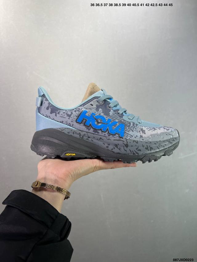 公司级小红书推荐Hoka M Speedgoat 6全新配色 这个品牌来自于新西兰的毛利语，Hoka表示大地，One One表示飞越，连起来就是飞越地平线，On