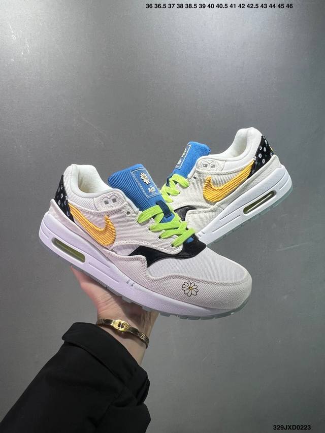 公司级Nike Air Max 1 耐克气垫 缓震 耐磨运动鞋 鞋身材质均选择皮革 织物 麂皮多种材质覆盖 保证质感的前提下 层次感也相当不错 带有开窗式 Ai