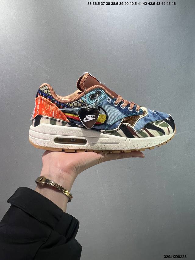 公司级Nike Air Max 1 耐克气垫 缓震 耐磨运动鞋 鞋身材质均选择皮革 织物 麂皮多种材质覆盖 保证质感的前提下 层次感也相当不错 带有开窗式 Ai