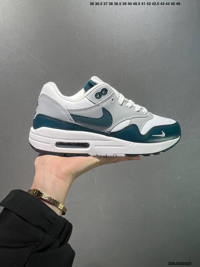 公司级Nike Air Max 1 耐克气垫 缓震 耐磨运动鞋 鞋身材质均选择皮革 织物 麂皮多种材质覆盖 保证质感的前提下 层次感也相当不错 带有开窗式 Ai - 点击图像关闭