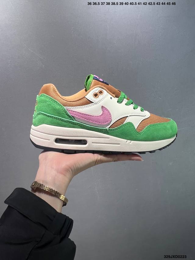 公司级Nike Air Max 1 耐克气垫 缓震 耐磨运动鞋 鞋身材质均选择皮革 织物 麂皮多种材质覆盖 保证质感的前提下 层次感也相当不错 带有开窗式 Ai