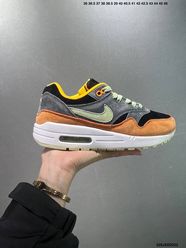 公司级Nike Air Max 1 耐克气垫 缓震 耐磨运动鞋 鞋身材质均选择皮革 织物 麂皮多种材质覆盖 保证质感的前提下 层次感也相当不错 带有开窗式 Ai