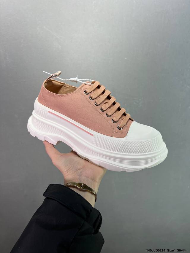 意大利高奢品牌-亚历山大 麦昆Alexander Mcqueen Oversized Sneakers 低帮时装厚底休闲运动小白板鞋““皮革白珊瑚粉麂皮尾” 粉