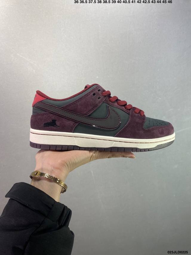 公司级Riot Skateshop X Nk Sb Dunk Low 联名棕红波尔多 Fz1289-200 全新支线性价比拉满 迎合行情定价 正确头层皮料 细节