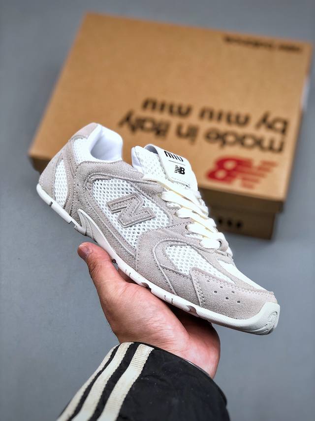 N版特价 Miumiu X New Balance 530系列 意大利奢侈品牌 缪缪联名款 低帮经典复古休闲鞋 #鞋款采用解构和轻盈的设计，彷旧的布料包覆着 N