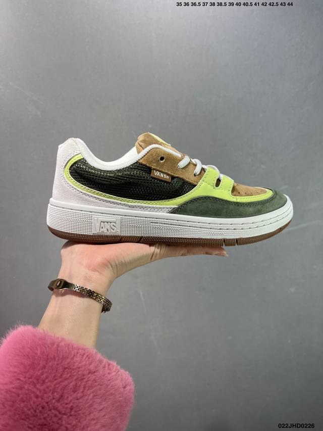 Vans Classics Knu Skool 苏格兰格纹拼接 厚鞋舌面包鞋 Vans联名超火的土豆鞋，复古经典，鞋头放大、包边上移加厚、鞋舌加厚。Vans C