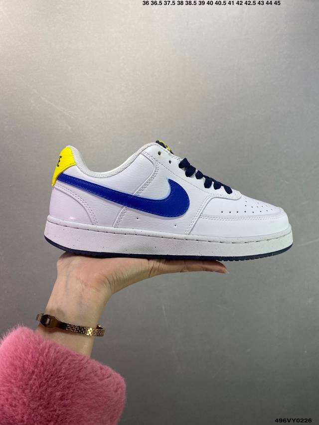 真标Nike Court Vision Low 白黑 受1980年代中期趋势的启发，Nikecourt Vision Low是一款融合了复古篮球风格的混合运动鞋