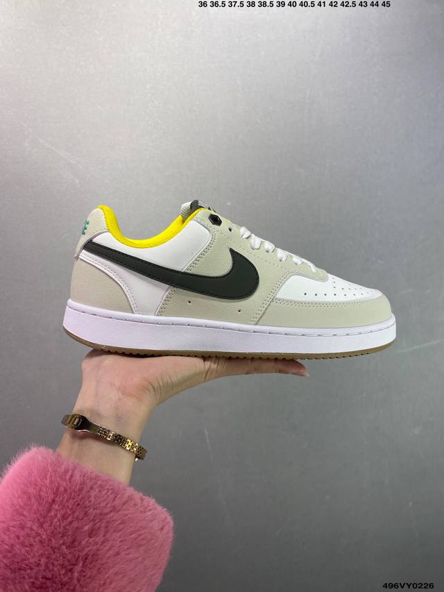 真标Nike Court Vision Low 白黑 受1980年代中期趋势的启发，Nikecourt Vision Low是一款融合了复古篮球风格的混合运动鞋