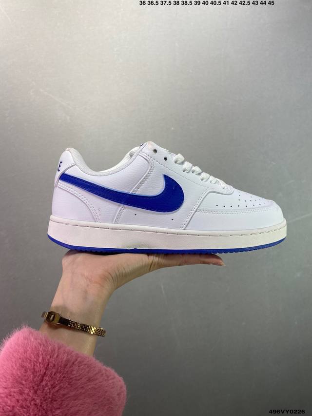 真标Nike Court Vision Low 白黑 受1980年代中期趋势的启发，Nikecourt Vision Low是一款融合了复古篮球风格的混合运动鞋