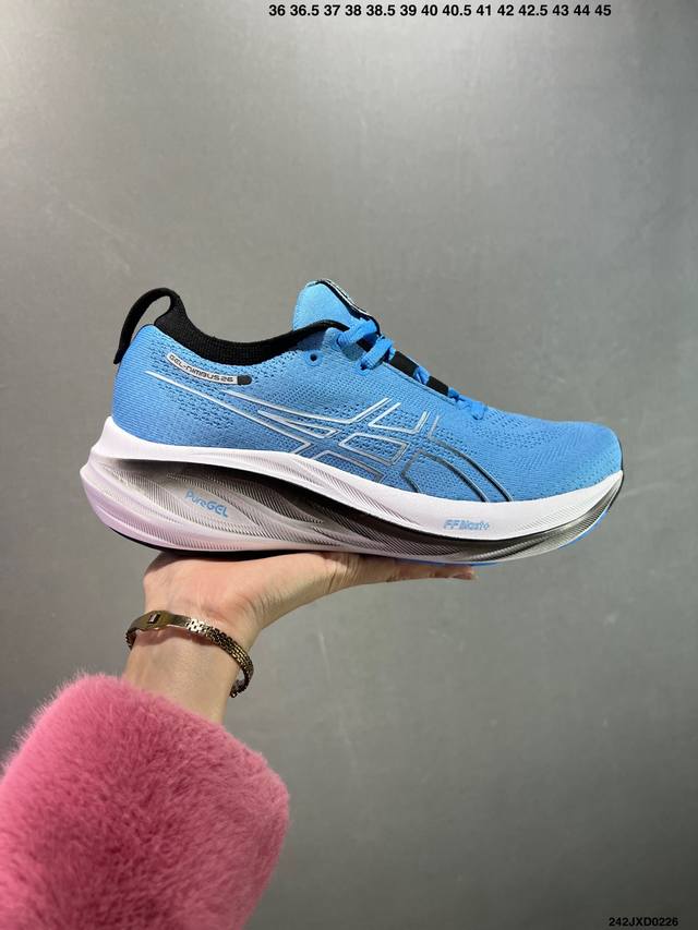 公司级Asics 亚瑟士Gel-Nimbus 26稳定跑鞋鞋面采用双层提花网面设计，提高包裹性和透气性，后跟搭载稳定系统科技T-Gel提升整体支撑力和结构感，减