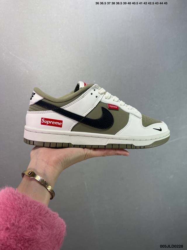 核心私 公司级Nike Dunk Sb Low 定制配色 定制Dunk Sb 具有经典的Dunk血缘，又注入了更多的时尚元素。相较于普通的Dunk滑板鞋，改良版