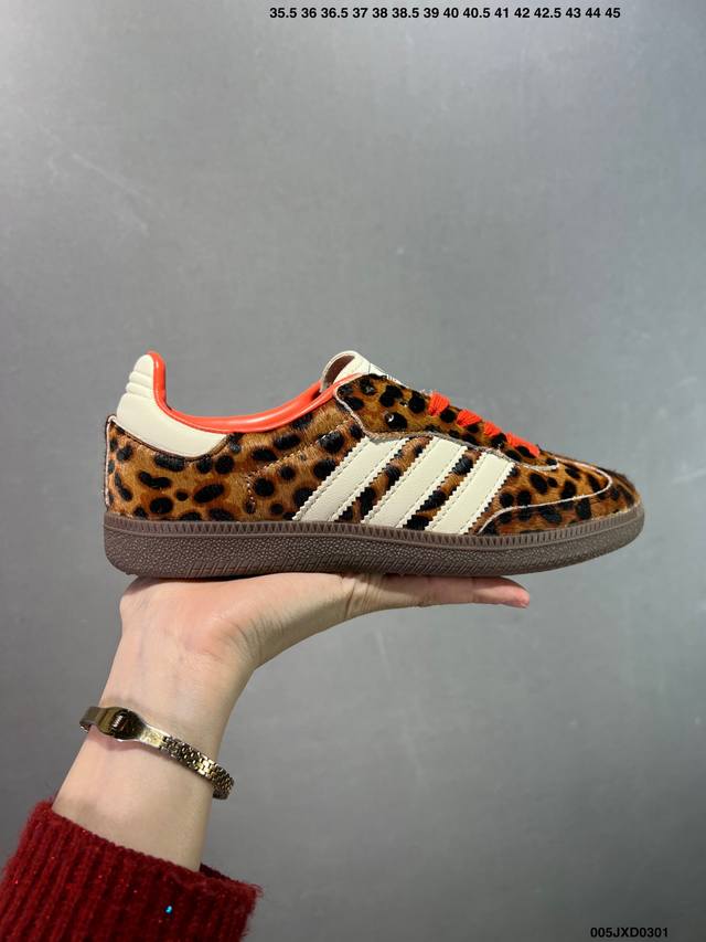 公司级Adidas Original Samba Og 棕色 此款以简约大方的造型设计，给人以随性休闲的时尚格调，穿着舒适轻便，运动灵活自如，满足日常个性穿搭。