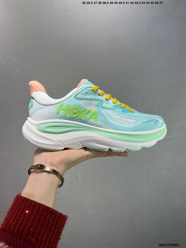 公司级小红书推荐Hoka M Clifton 10全新配色 这个品牌来自于新西兰的毛利语，Hoka表示大地，One One表示飞越，连起来就是飞越地平线，One - 点击图像关闭