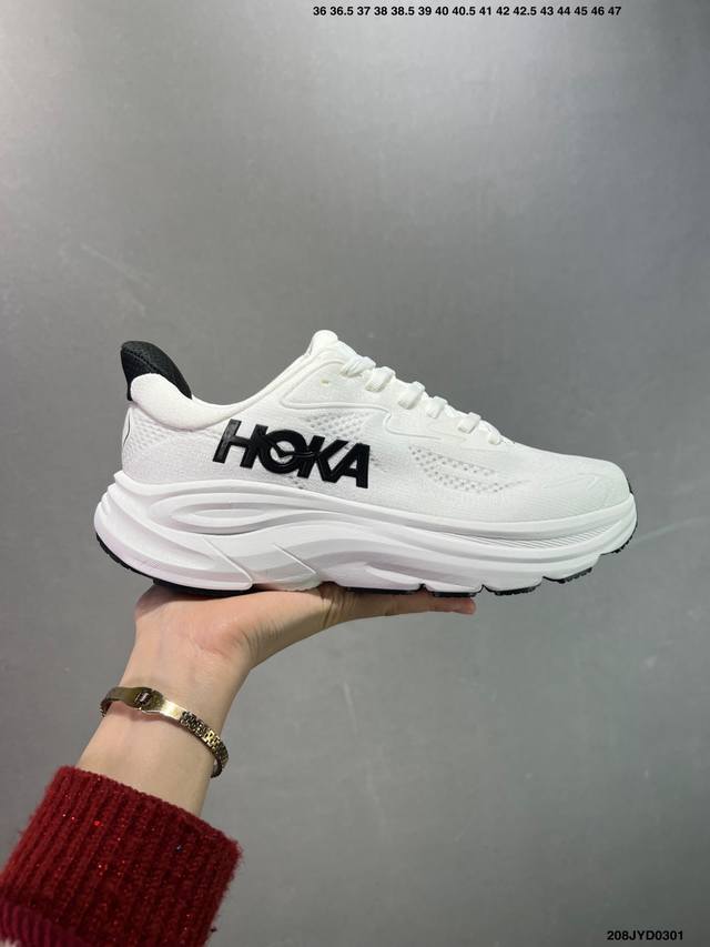 公司级小红书推荐Hoka M Clifton 10全新配色 这个品牌来自于新西兰的毛利语，Hoka表示大地，One One表示飞越，连起来就是飞越地平线，One