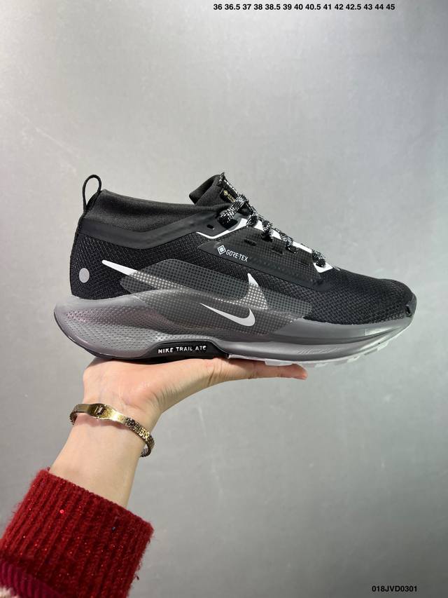 公司级Nike Reactx Wildhorse 10 越野跑步鞋 登月兼顾迅疾外观和稳固脚感 后跟覆面和中足动态支撑巧妙融合 缔造稳定顺畅的迈步体验 官方货号