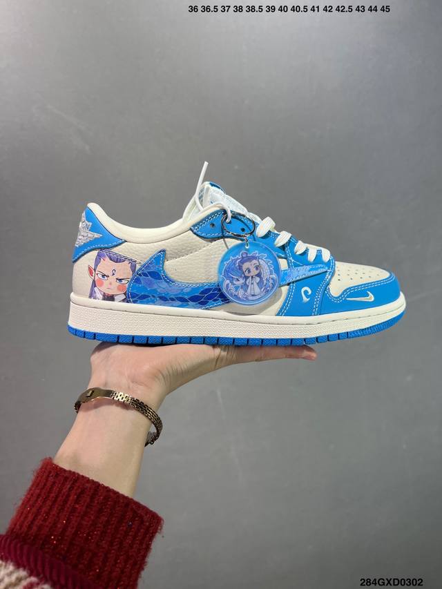 公司级Air Jordan 1 敖丙 灵珠 此款主张打破传统的工业化流水线设计限制，以Made By Ideas的超级创意为理念，集结众多潮流设计师，结合时下最