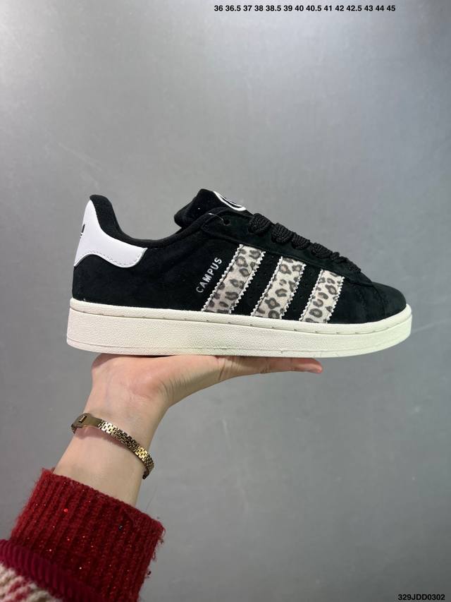 Adidas Originals Campus 00S 学院系列 面包风经典复古低帮百搭休闲运动板鞋这次 Adidas Originals 选择了以经典复古鞋型