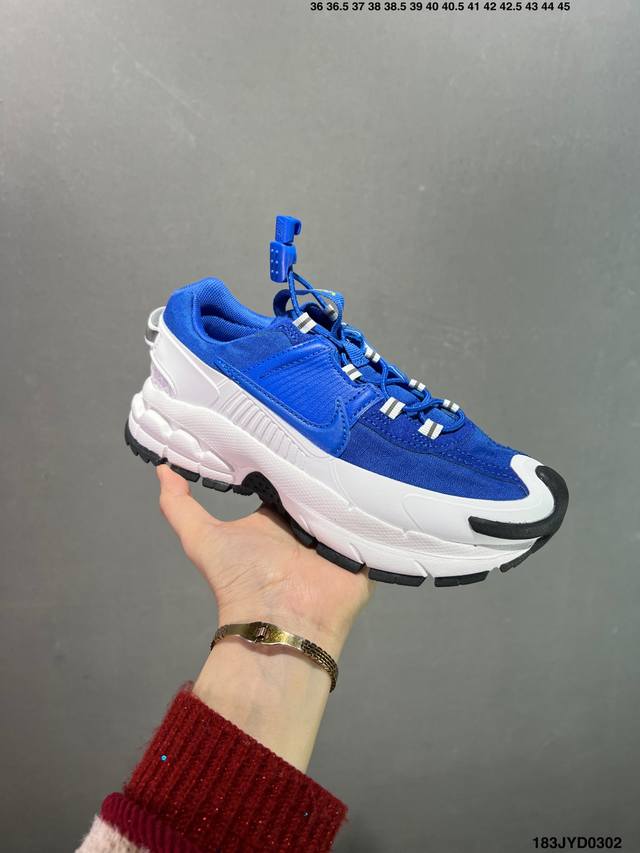 公司级耐克Nike Zoom Vomero Roam 5Roam 复古跑五代休闲运动慢跑鞋 纯原版本 简洁设计 功能性强 防水防撕裂鞋面 鞋带也改成了束绳设计